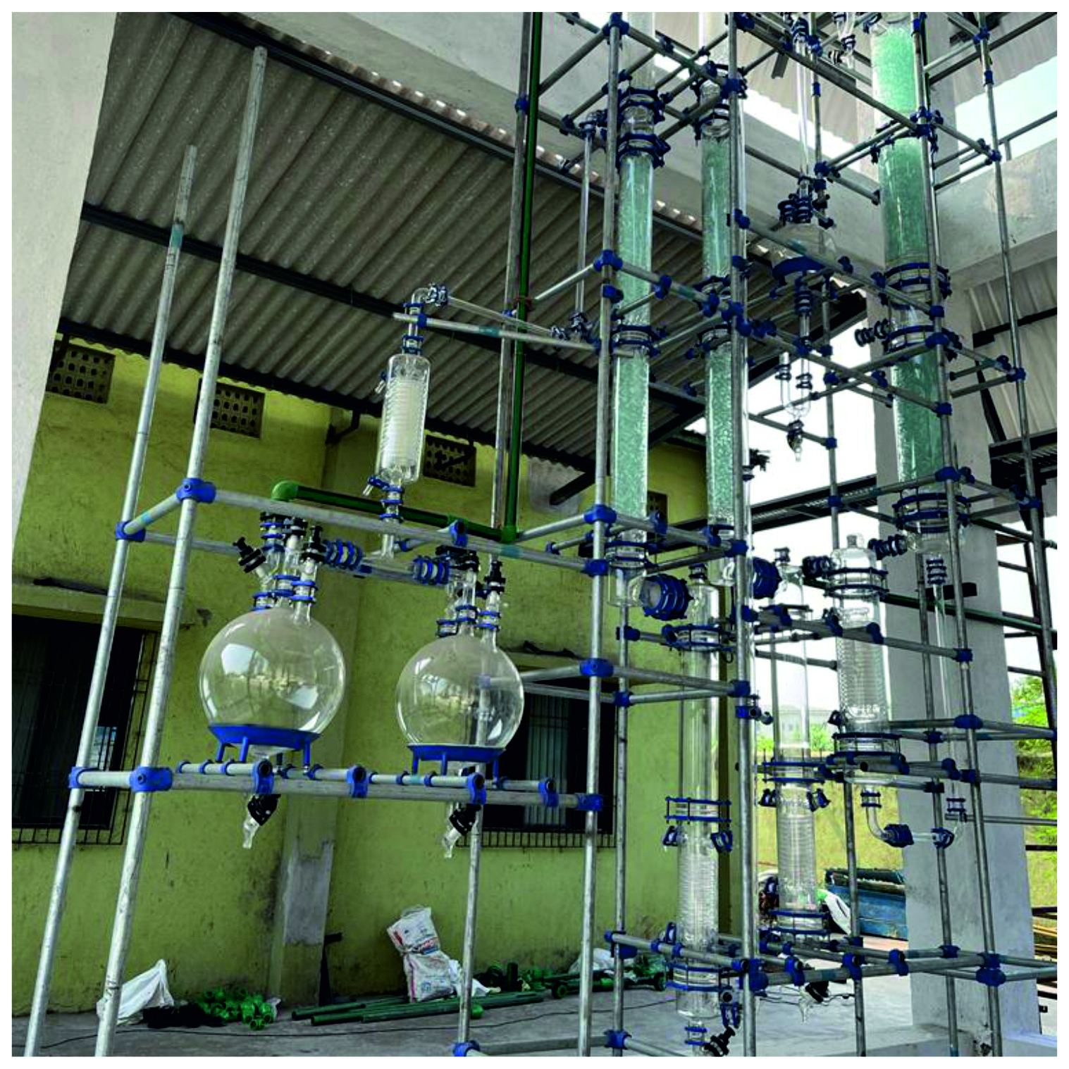 Pilot-scale distillation setup